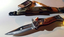 Dùng áo phản quang của CSGT để 'làm bùa' qua mặt công an